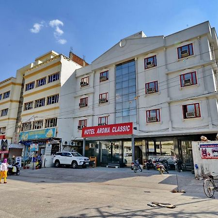 Oyo 1822 Hotel Ambassador Dehradun Exterior foto