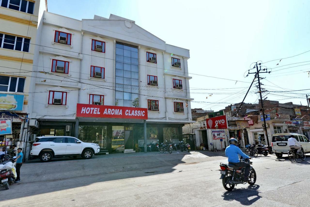 Oyo 1822 Hotel Ambassador Dehradun Exterior foto